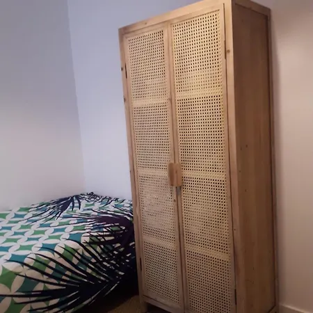 : Cosy 9 Min From The *