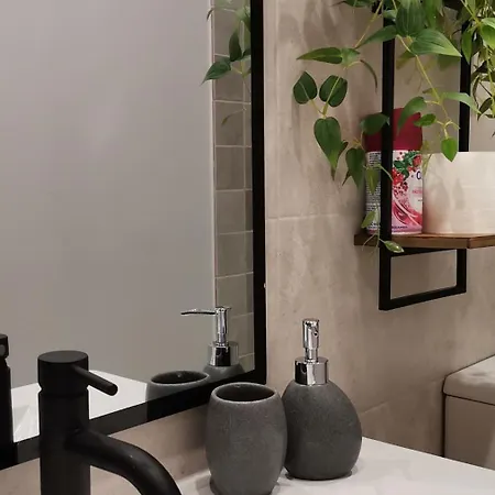 : Cosy 9 Min From The *